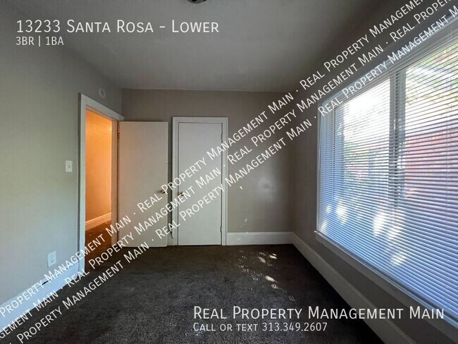 Building Photo - 13233 Santa Rosa Dr