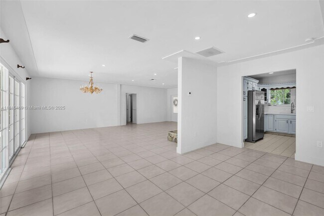 Building Photo - 1525 Trevino Ave