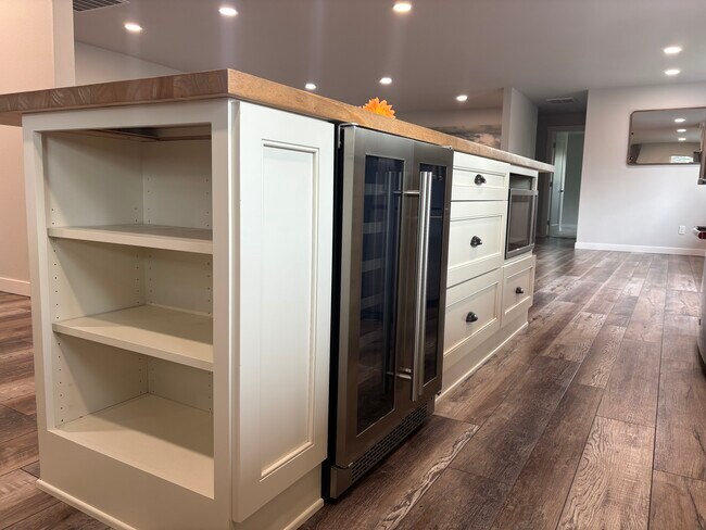 Building Photo - 8582 Long Lake Rd SE