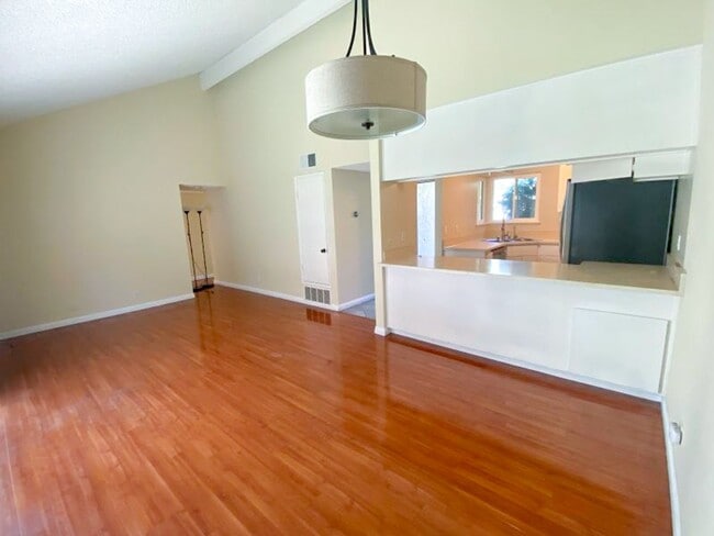 Building Photo - Welcome to this charming 3 bedroom, 2 bath...