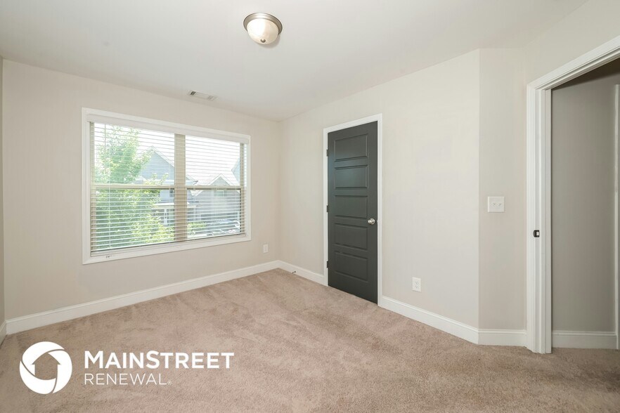 Building Photo - 707 Overlook Gln Dr