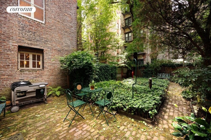 Building Photo - 134 W 13th St