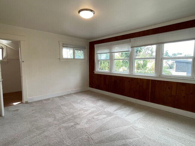 Building Photo - CLICK "REQUEST A TOUR" NOW!