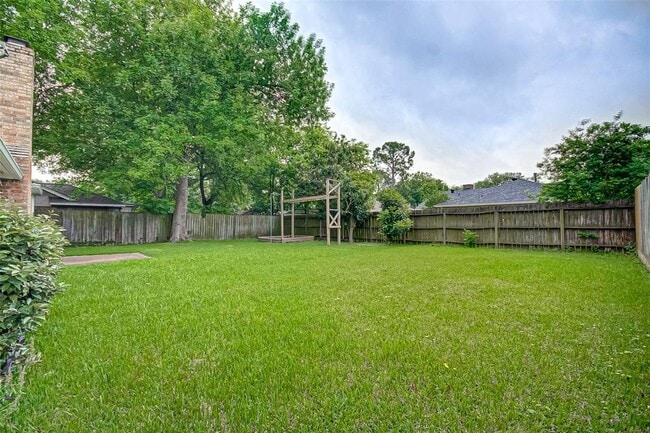 Building Photo - 9623 Philmont Dr