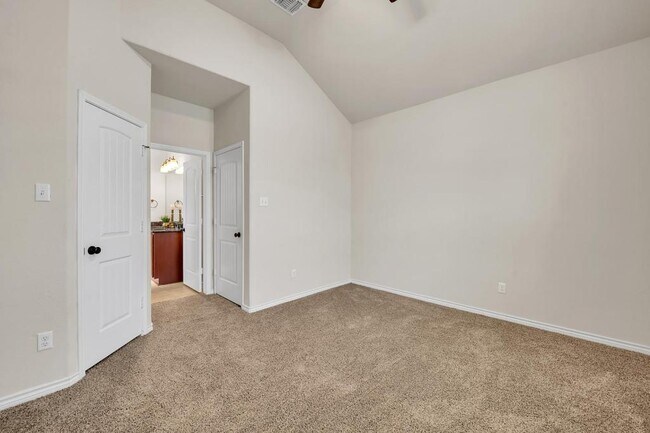 Building Photo - 833 TUSCAN Rd