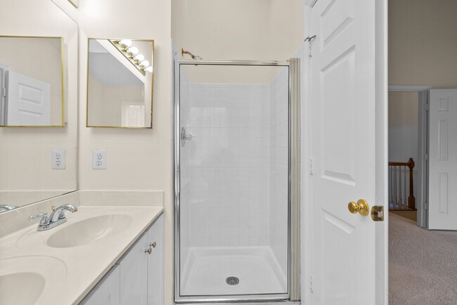 Building Photo - 3 Bed 2.5 Bath - Silver Spring Townhouse -...