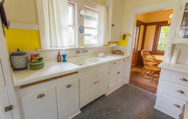 Building Photo - Beautiful Southside Los Banos Rental