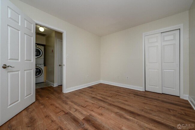 Building Photo - 2902 Madaline Dr