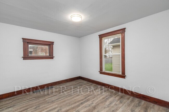 Building Photo - 2103 17th St NE