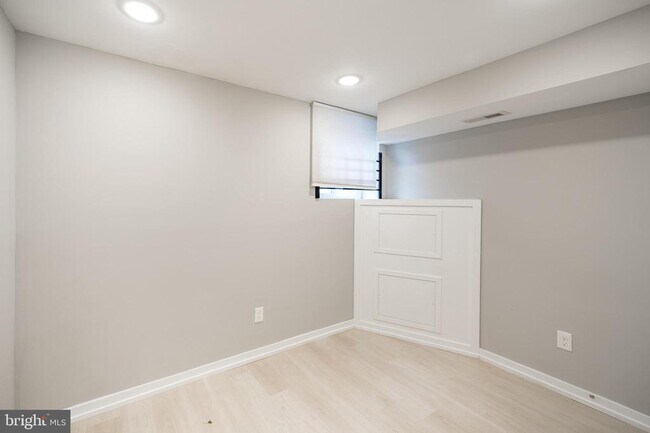 Building Photo - 2428 Jasper St