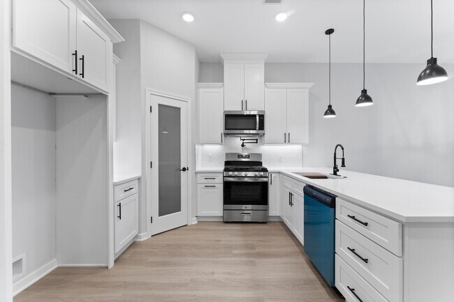 Building Photo - 14839 Spica Ct