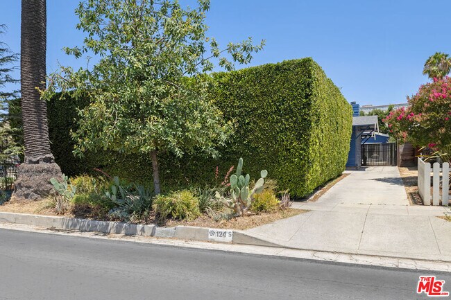 Building Photo - 124 S Hobart Blvd