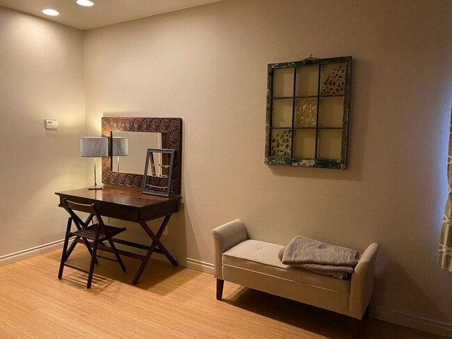 Building Photo - Fully furnished rental in downtown Anchorage