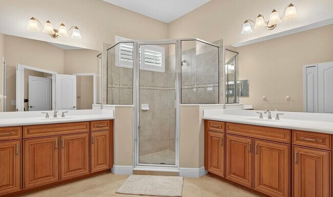 Building Photo - 10812 Trophy Dr