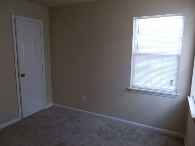Building Photo - Lovely 3-Bedroom Home in the Hilltop/Faire...