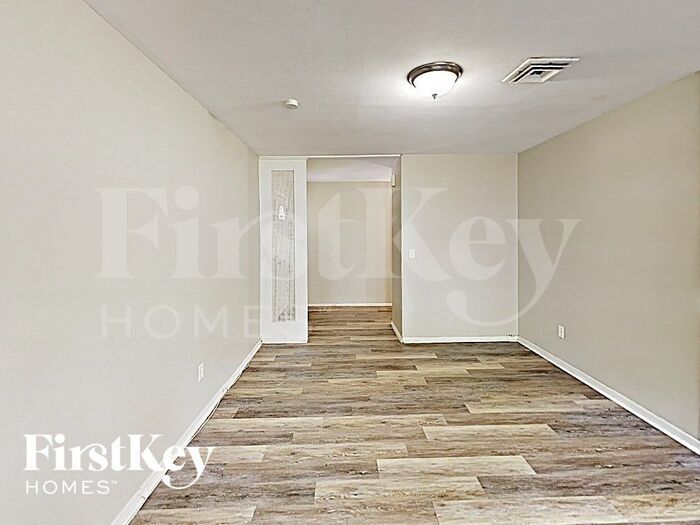 Building Photo - 440 Durwood Dr