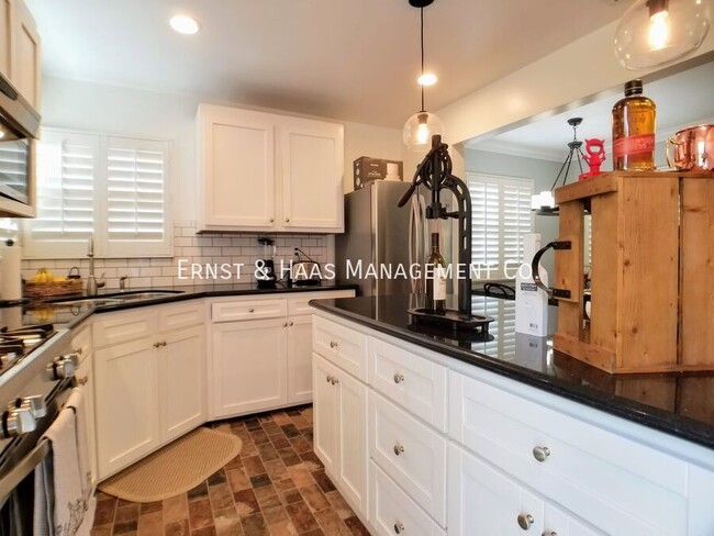 Building Photo - Beautifully Remodeled 2 Bedroom Lakewood H...