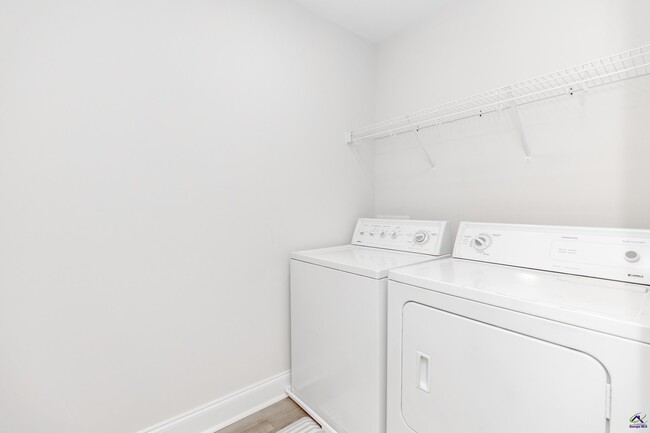 Building Photo - 210 Saraland Trl