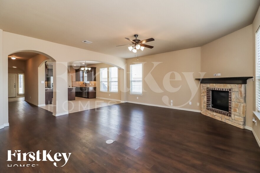 Building Photo - 1005 Destrehan Dr