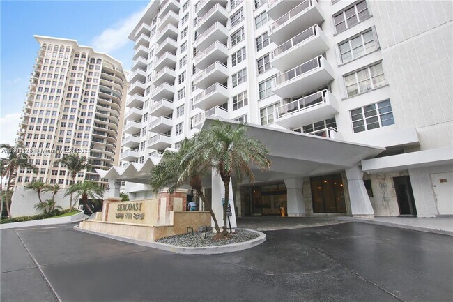 Building Photo - 5700 Collins Ave