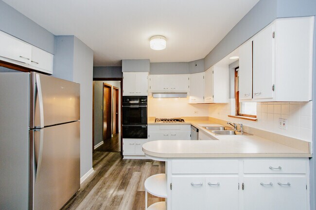 Building Photo - 226 Callan Ave