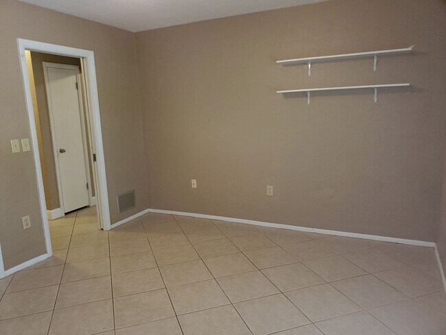 Building Photo - 3331 Seaview St