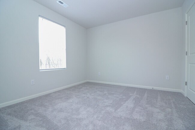 Building Photo - 132 Elegance Wy