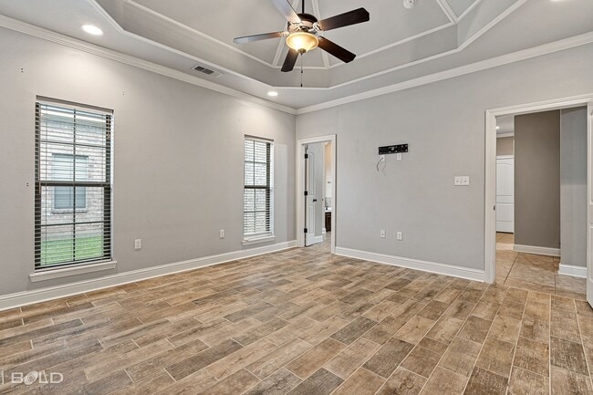 Building Photo - Beautiful 3 bedrooms 2 bathrooms In South ...