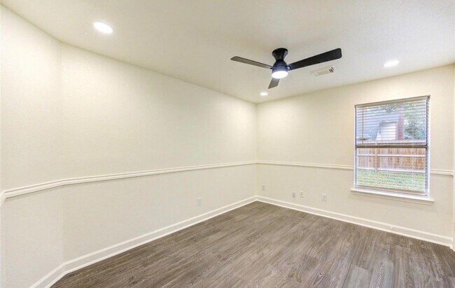 Building Photo - 16830 Scenic Gardens Dr