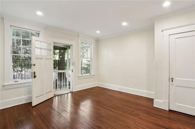 Building Photo - 385 10th St NE