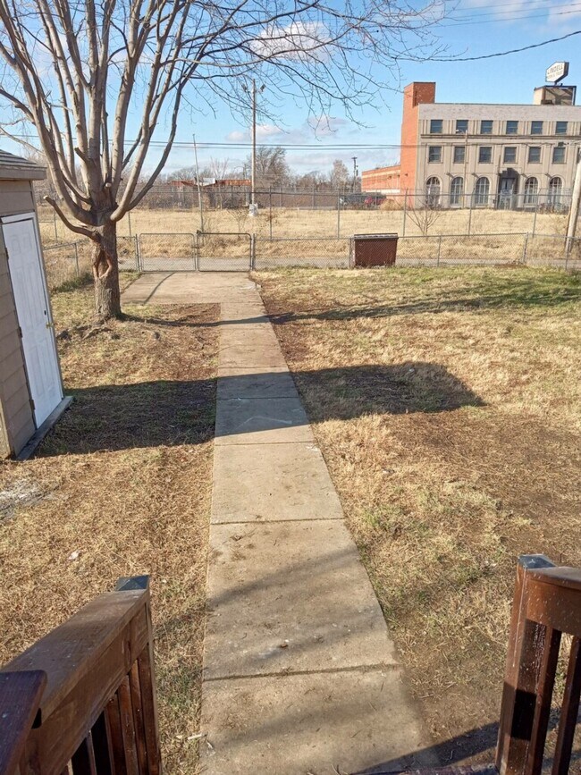 Building Photo - 2767 Bacon St