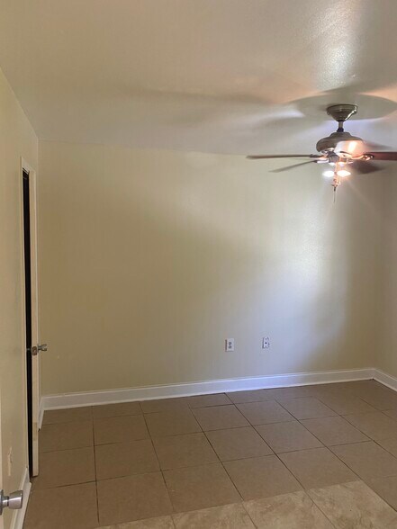 Building Photo - 8703 Dinkins St