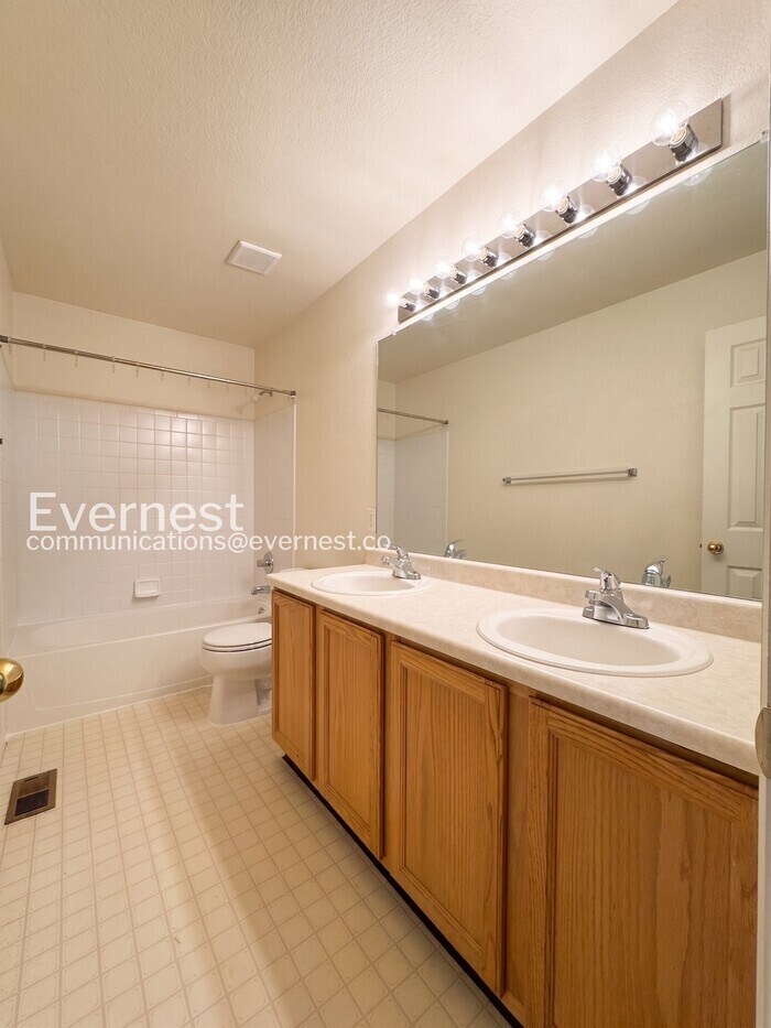 Building Photo - 10545 Ashwood Ct