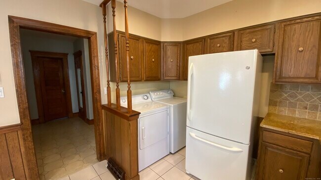 Building Photo - 135 Elm St