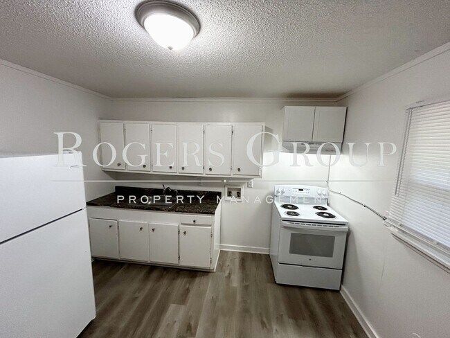 Building Photo - #450 - 416-418 Ridley St Duplex