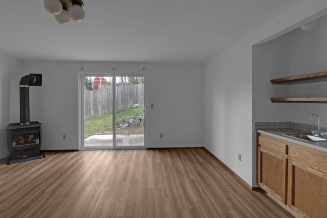 Building Photo - 3 Bed 2.5 Bath - Dog per Approval - Groups - Hillcrest - NAS Whidbey