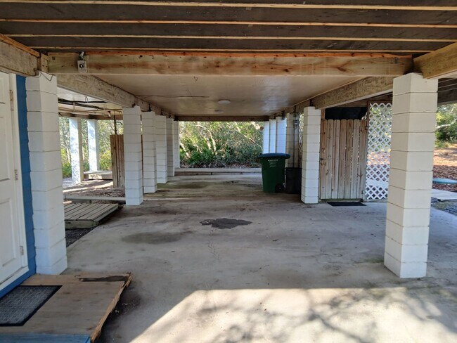 Building Photo - Charming Coastal Rental at Bald Point FL