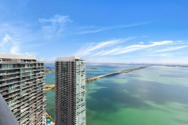 Building Photo - 480 NE 31st St