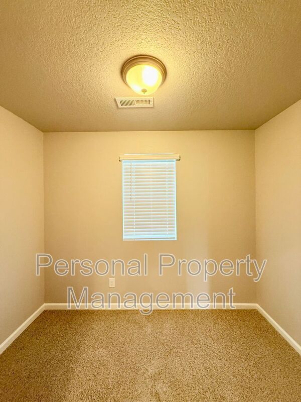 Building Photo - 2727 S White Salmon Dr