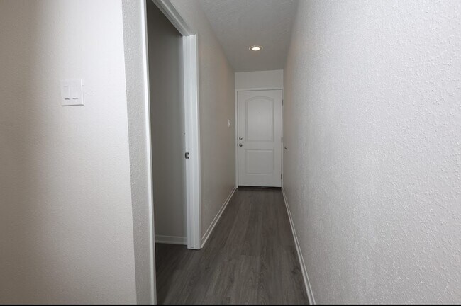 Building Photo - 12900 Walden Rd