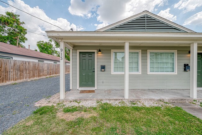 Building Photo - 915 Adele St