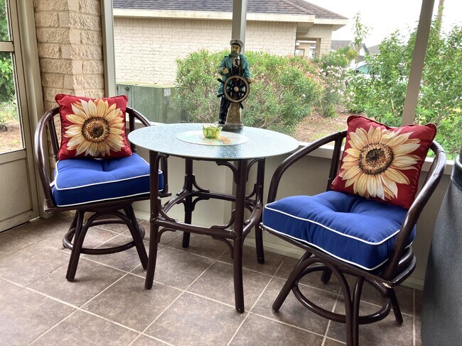 Building Photo - 2 S Bay Hill Dr