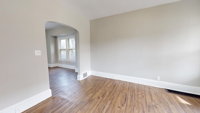 Building Photo - Lease to own! 5 bedroom/1 bath, Old Brooklyn.