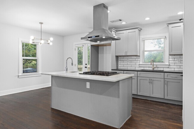 Building Photo - 453 Erin Ave SW
