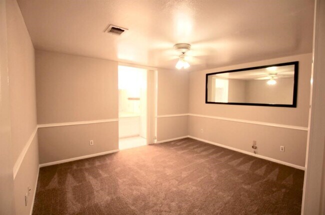Building Photo - 7862 Split Oak Dr