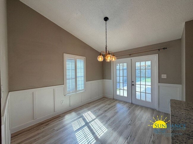 Building Photo - Charming Custom Details & Cul-de-Sac Living in Mary Esther!