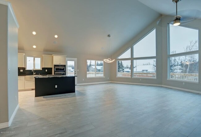 Building Photo - Live in luxury and style in this new, modern 4 bedroom home with upgraded everything, mountain vi...