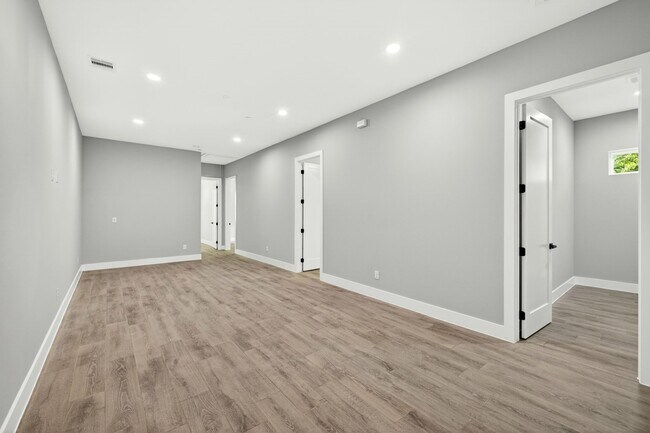 Building Photo - 4517 Larch Ln