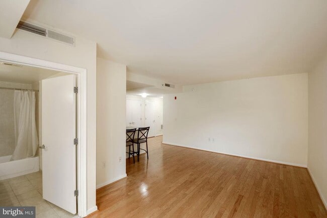 Building Photo - 355 I St SW