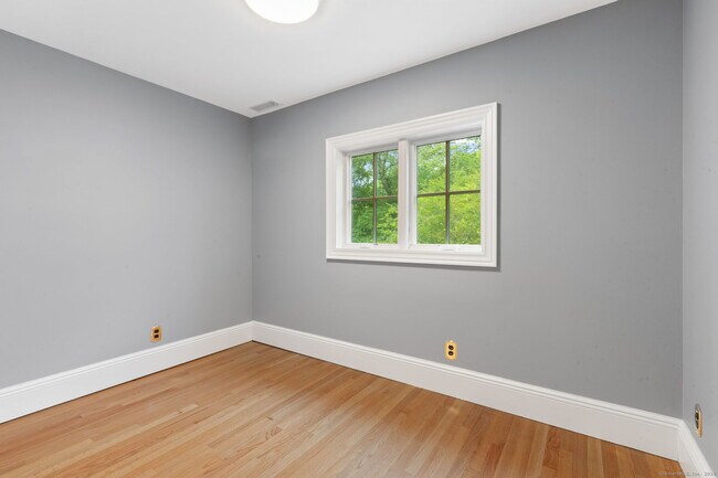 Building Photo - 219 Skyview Ln